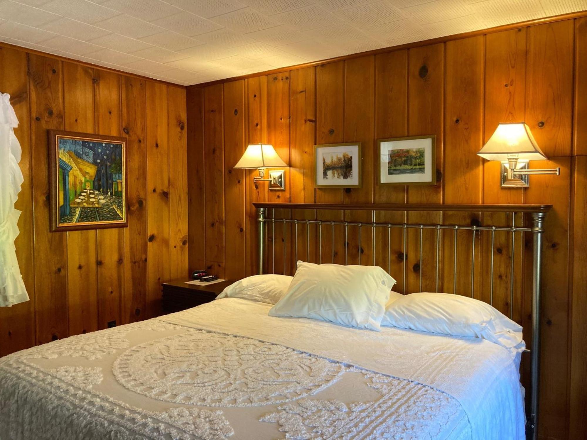 Ludington Blue Spruce Inn المظهر الخارجي الصورة
