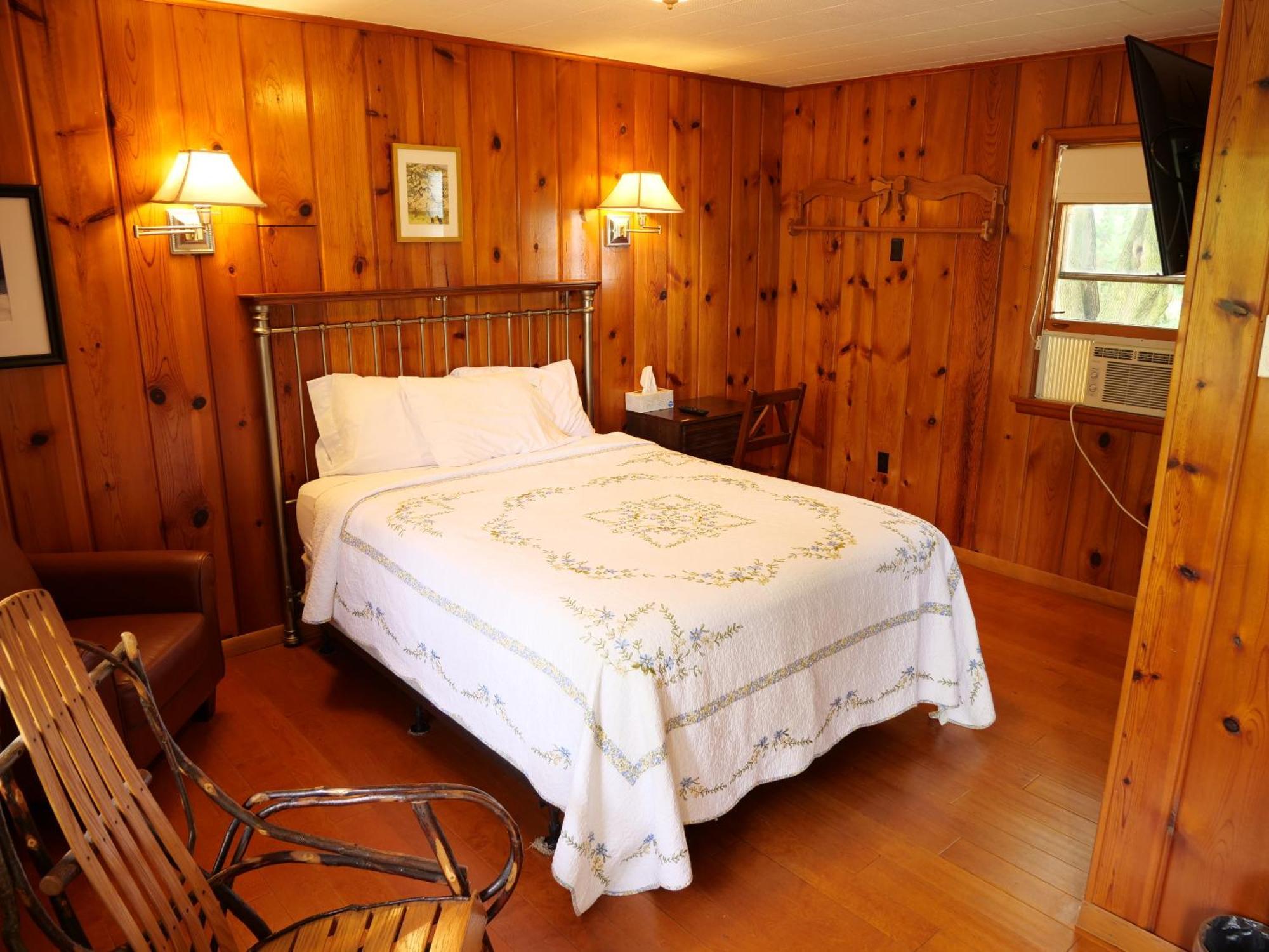 Ludington Blue Spruce Inn الغرفة الصورة