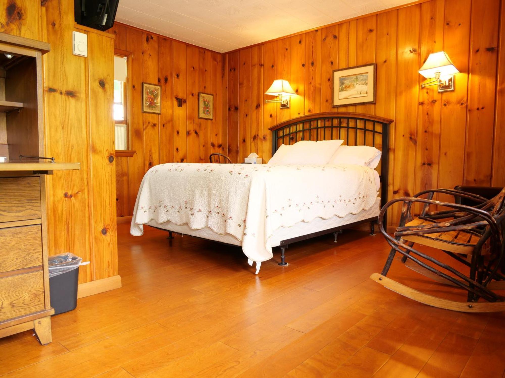 Ludington Blue Spruce Inn الغرفة الصورة