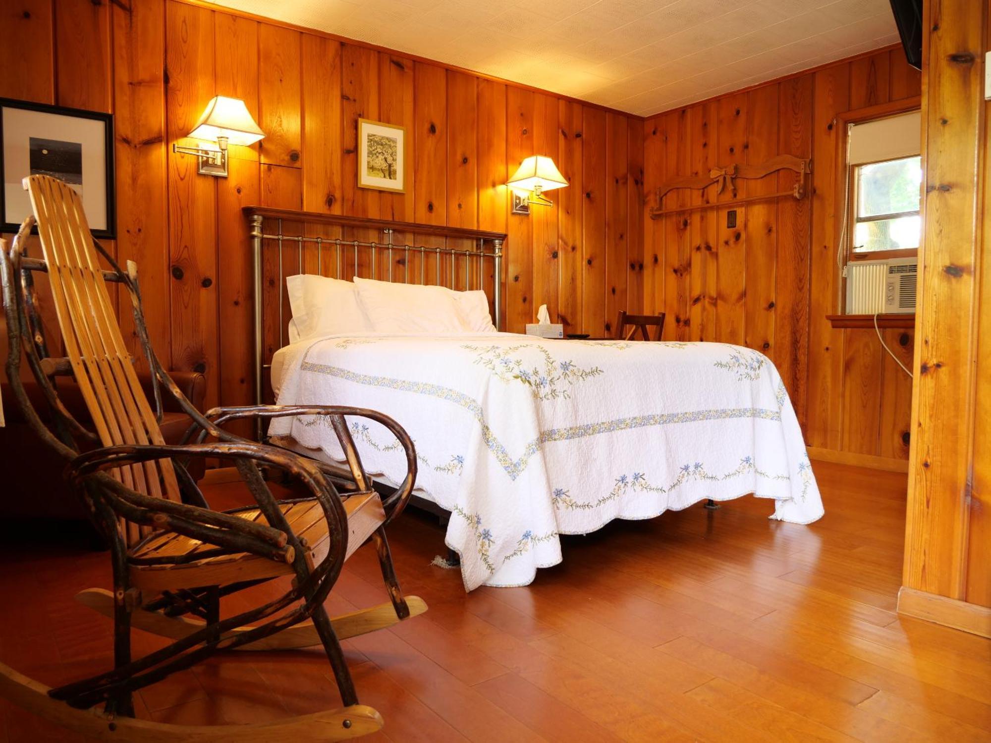 Ludington Blue Spruce Inn الغرفة الصورة