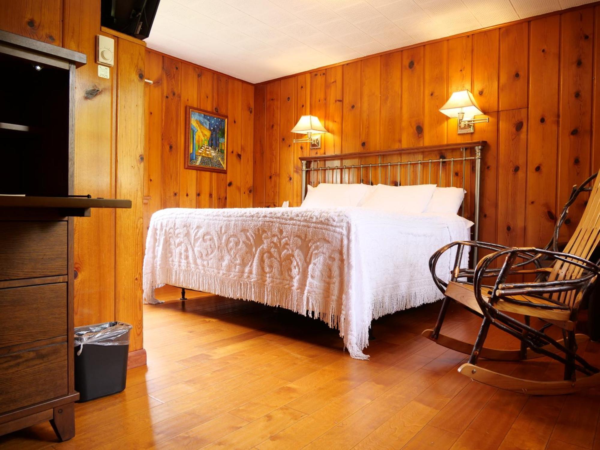 Ludington Blue Spruce Inn الغرفة الصورة
